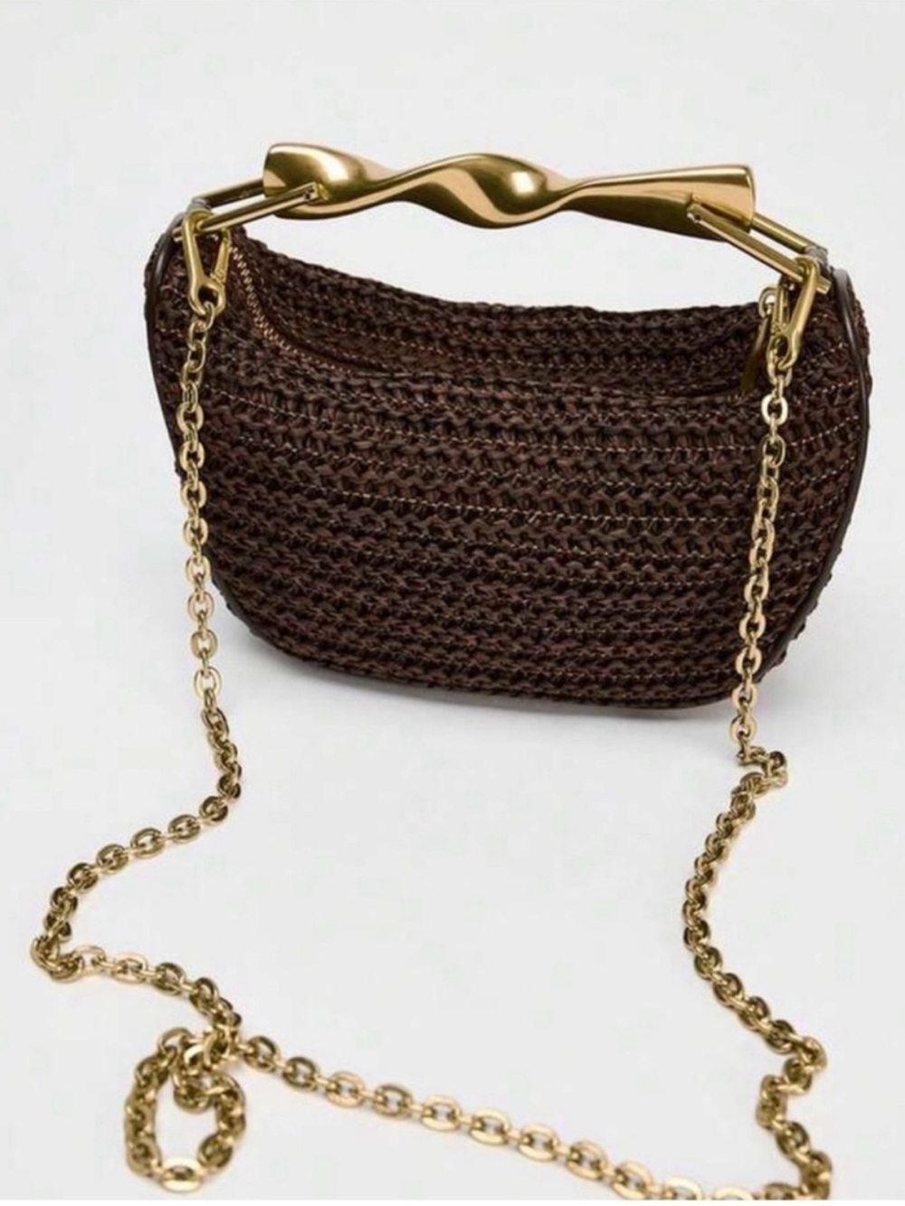 Zara Woven Crescent brown
Bag with Sculpted Gold Handle - Picture 2 of 5